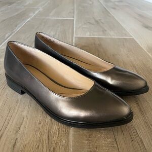 Naturalizer Bengol Slip On Flats Size 8 Chrome Smooth EUC Almost New